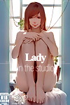 dako – lady in De studio
